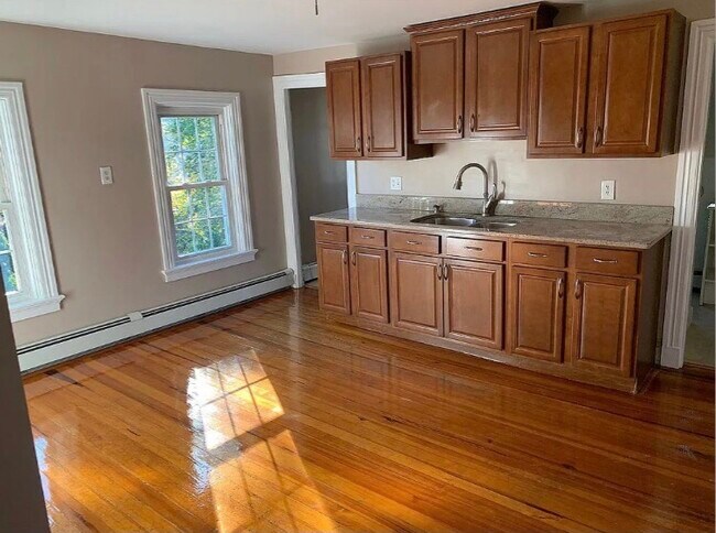 Building Photo - 29 King St