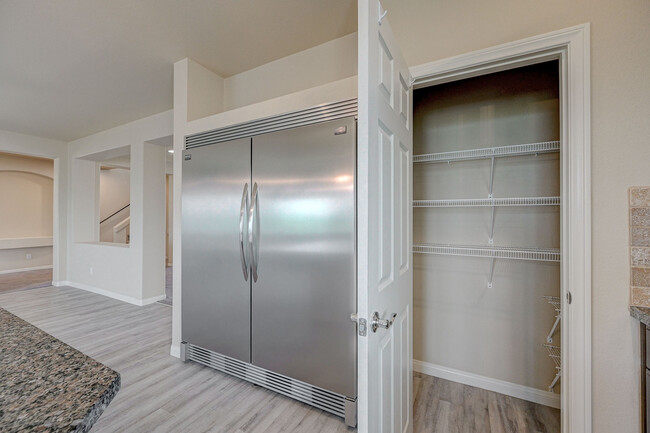 Building Photo - 706 Eros Ct
