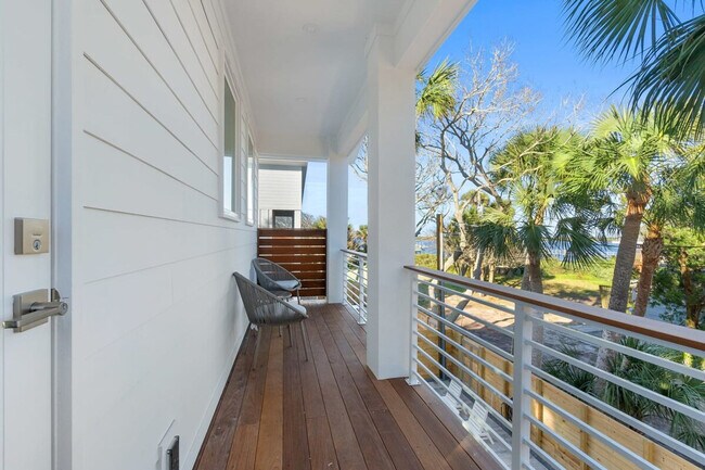 Building Photo - 2A Sanchez Cove