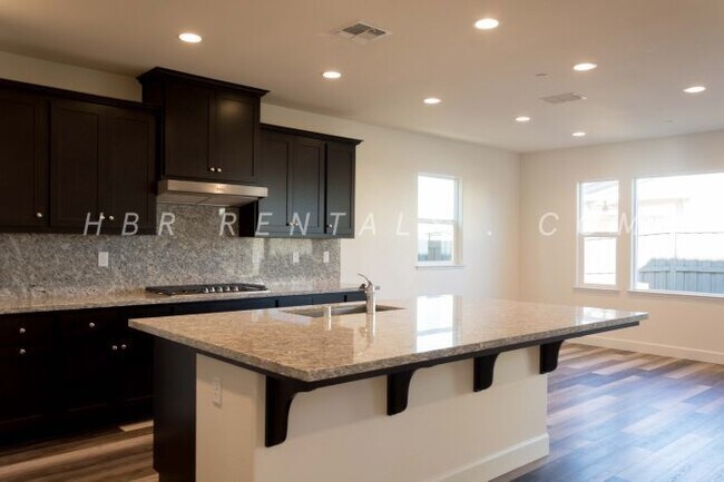 Building Photo - Ellis Neighborhood  | Spacious Single-Stor...