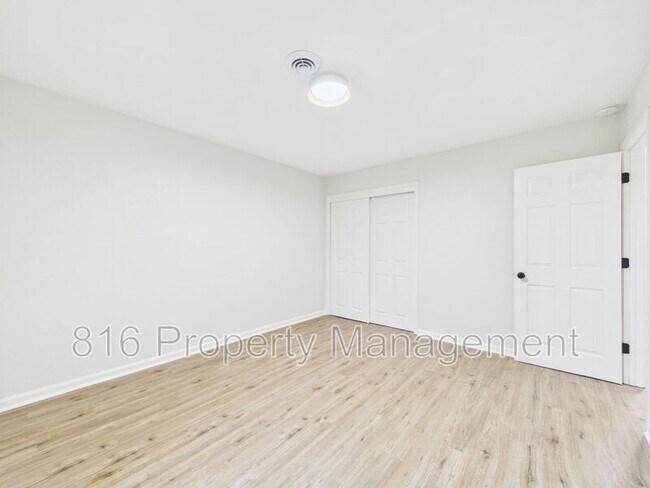 Building Photo - 11211 Corrington Ave