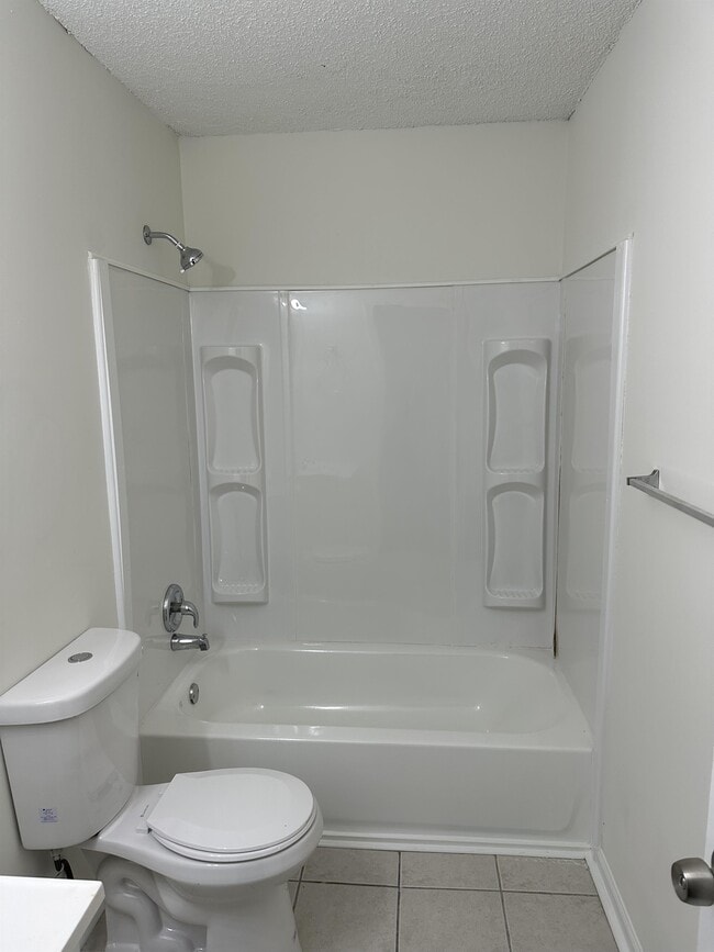 Building Photo - 4106 Hawthorne Cir