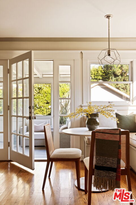 Building Photo - 1438 N Orange Grove Ave