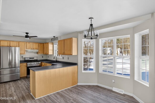 Building Photo - 3 David Ln