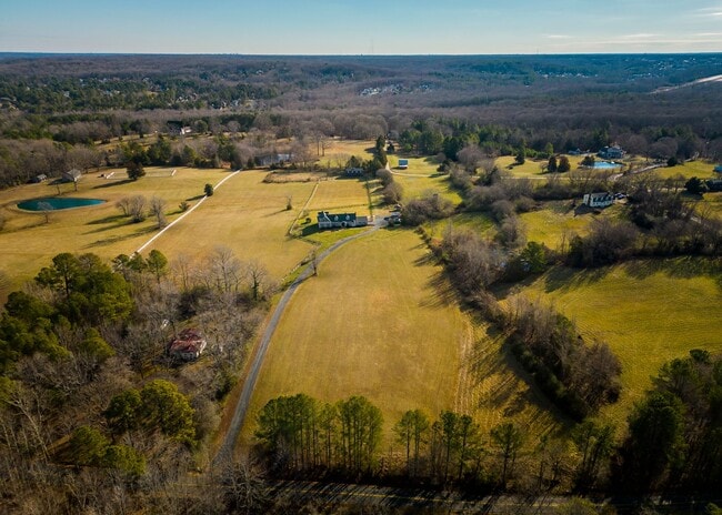 Building Photo - 5 bedroom home