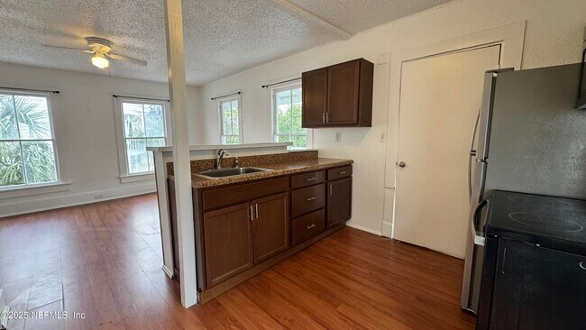 Building Photo - 32 Sanford St