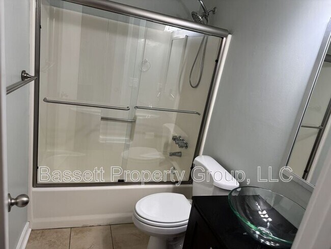 Building Photo - 1739 River Front Dr