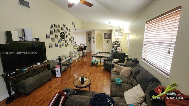 Building Photo - 403 28th St W