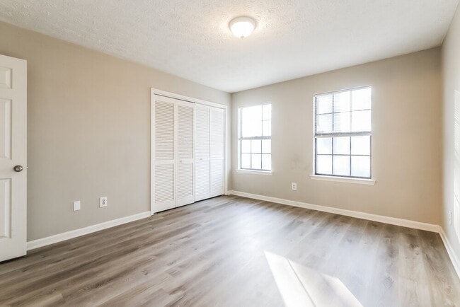 Building Photo - 5424 Park Pl S