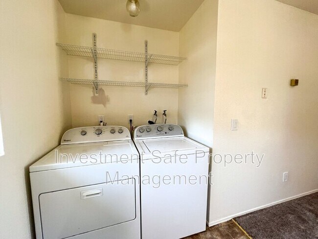 Building Photo - 2504 Gladiola Dr