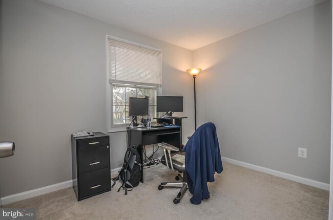 Building Photo - 27 Cross Country Ct