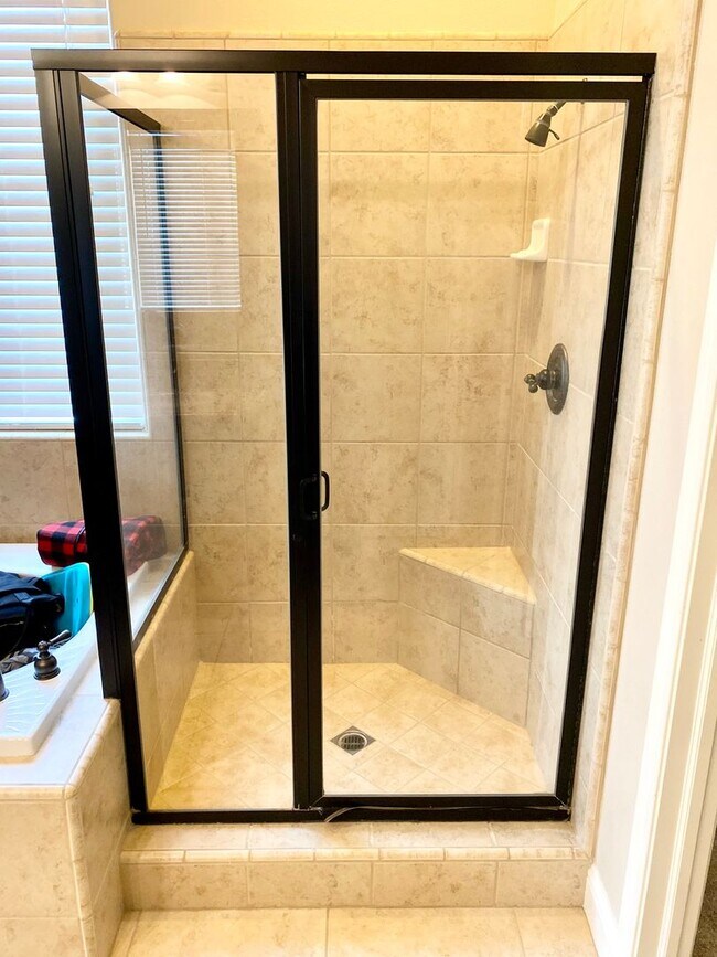 Building Photo - Beautiful 3-Bed, 2-Bath Near Sanger West High School