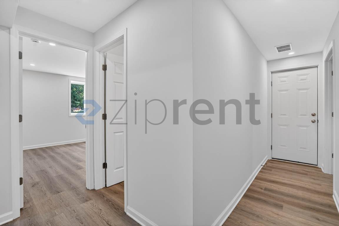 Building Photo - Unit 2