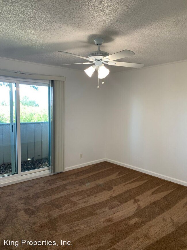 Building Photo - 3 br, 2.5 bath House - 3401 Bermuda Avenue...