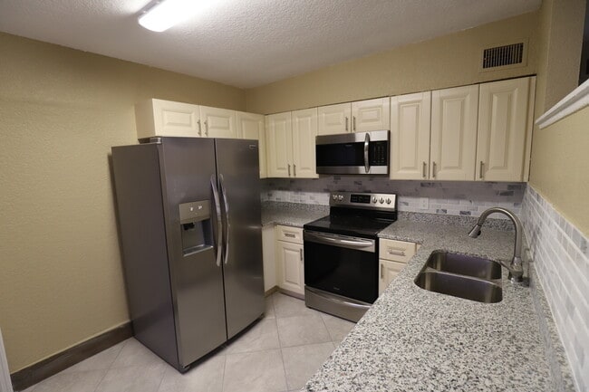 Building Photo - 4124 Flamingo Dr