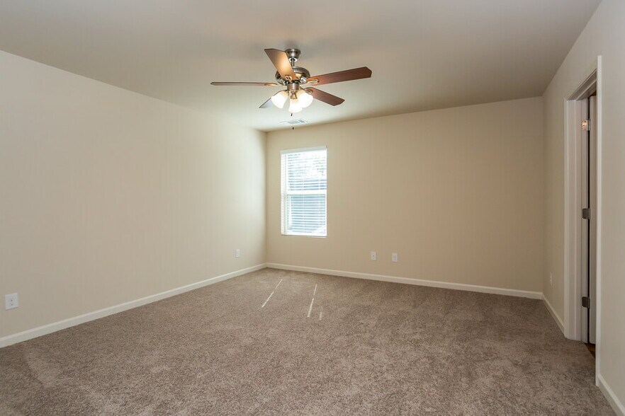 Building Photo - 3103 Avondale Dr SE