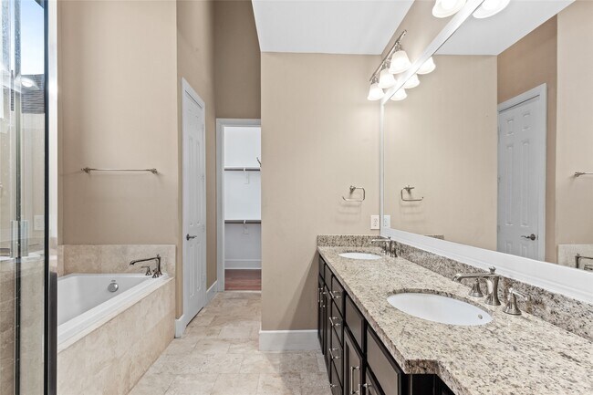 Building Photo - 1411 Elgin St