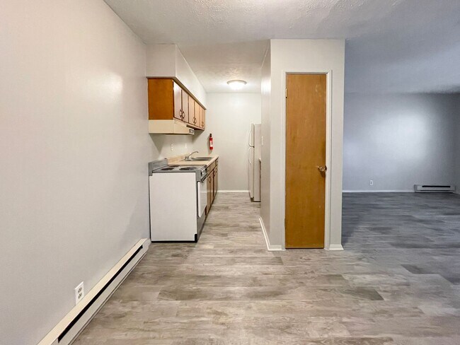 Building Photo - Close to Campus and McGalliard Road