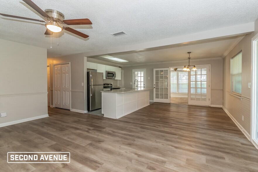 Building Photo - 1224 Crown Dr