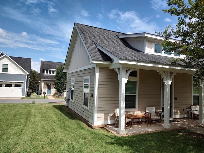 Building Photo - 3561 Esplanade Way