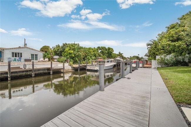 Building Photo - 1931 SW 22nd Ave