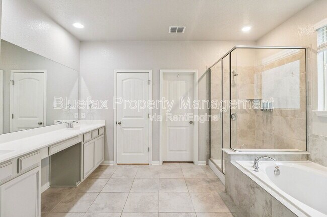 Building Photo - 13840 Tribeca
