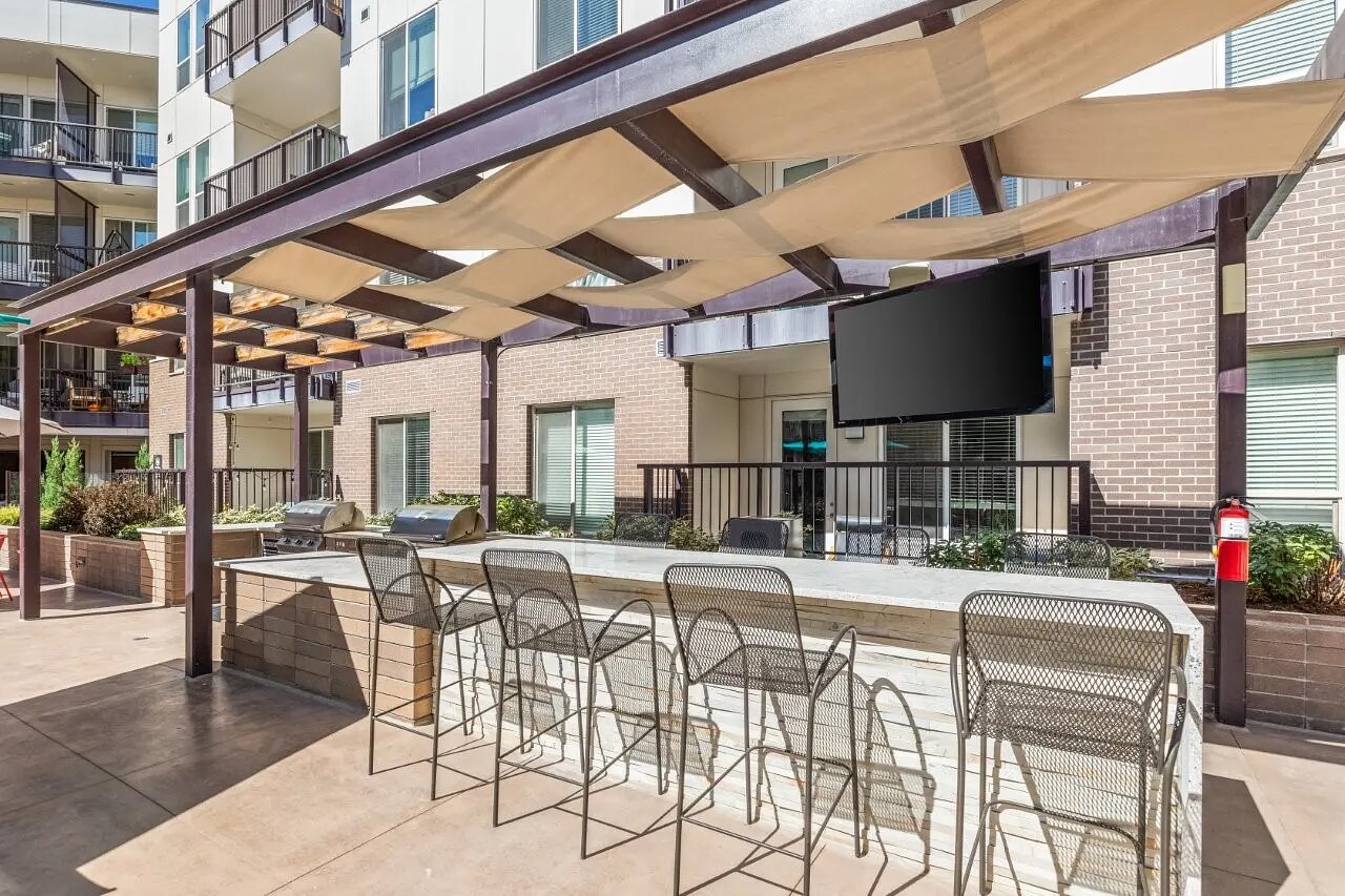 Building Photo - 2900 E 16th Ave