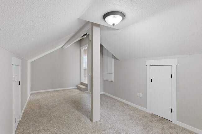 Building Photo - Charming Silverton Home Near Downtown