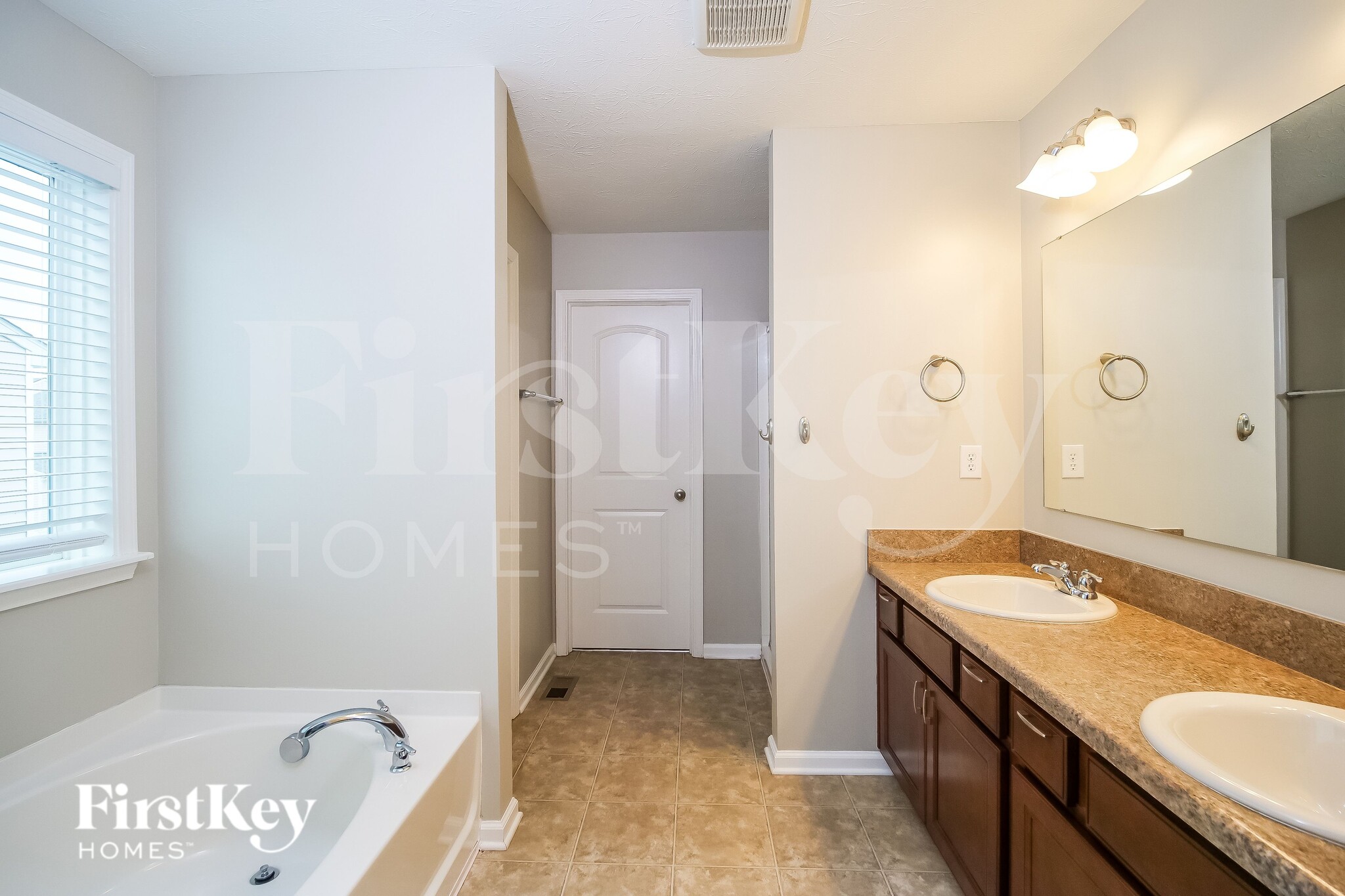 Building Photo - 5767 Blue Sky Dr