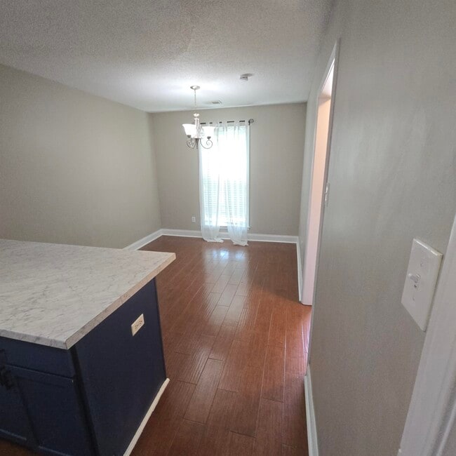 Building Photo - 2317 Belin Dr