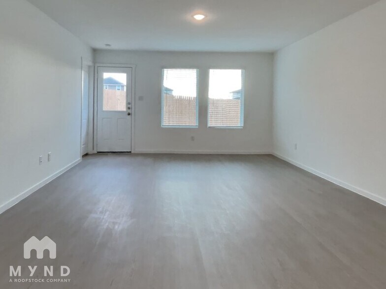 Building Photo - 510 River Run Wy