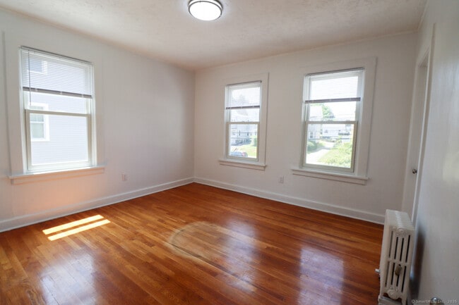 Building Photo - 190 Montauk Ave
