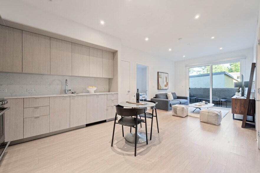 Building Photo - 5851 W 88th St