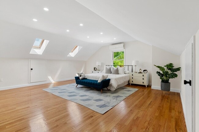 Building Photo - 29 Cottage St