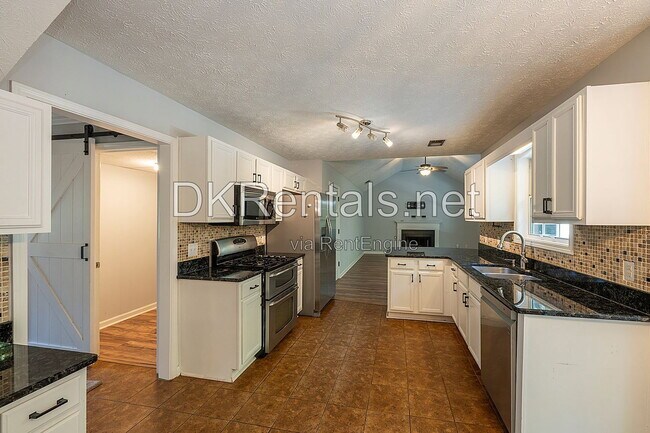 Building Photo - 114 Eagle Glen Dr