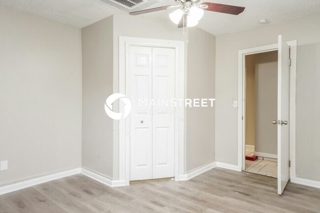 Building Photo - 3 Bedroom Pet-Friendly Home in KISSIMMEE, FL with Main Street Renewal