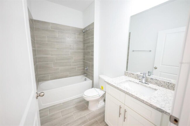 Building Photo - 1736 Pacific Rd