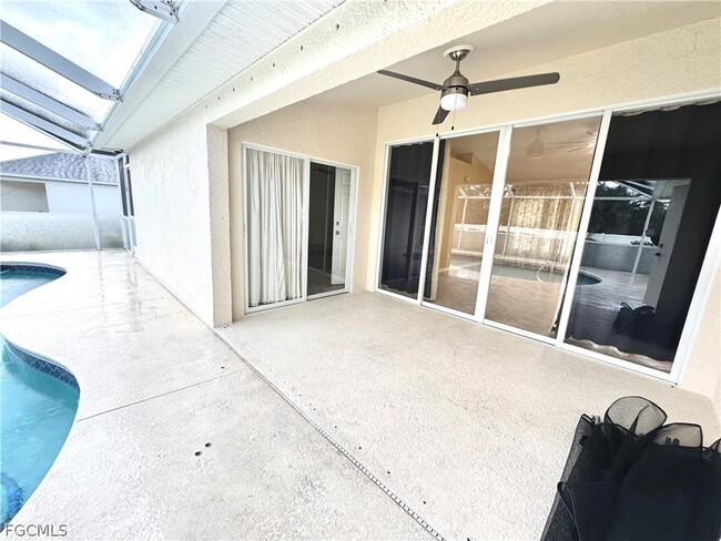 Building Photo - 4409 SW 15th Ave