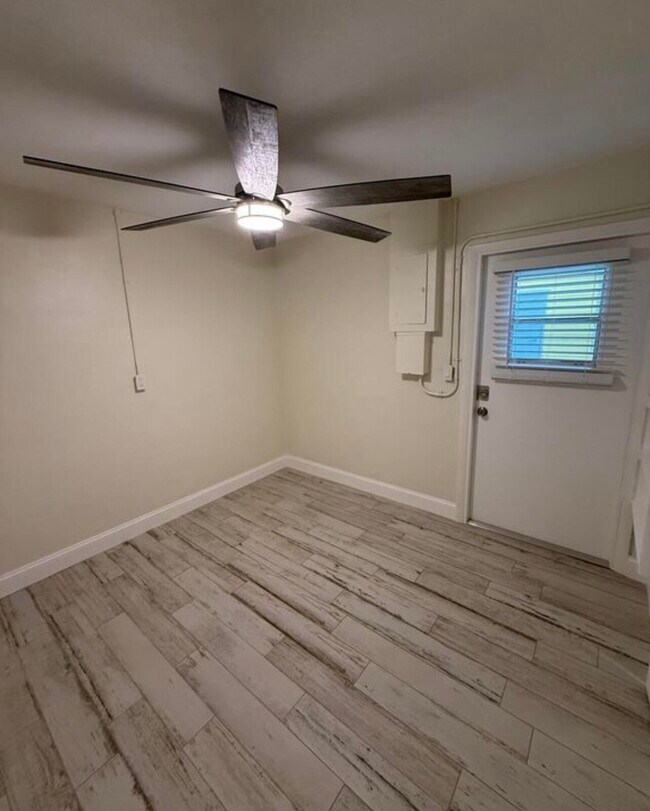 Building Photo - 3393 NE Sandra Dr