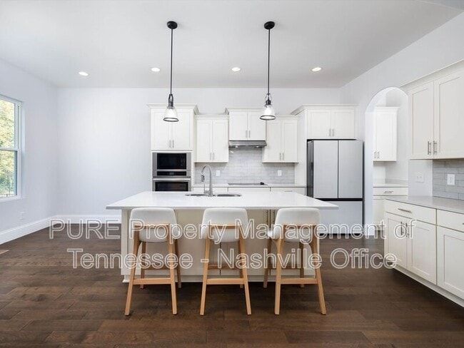 Building Photo - 631 Silva Ln