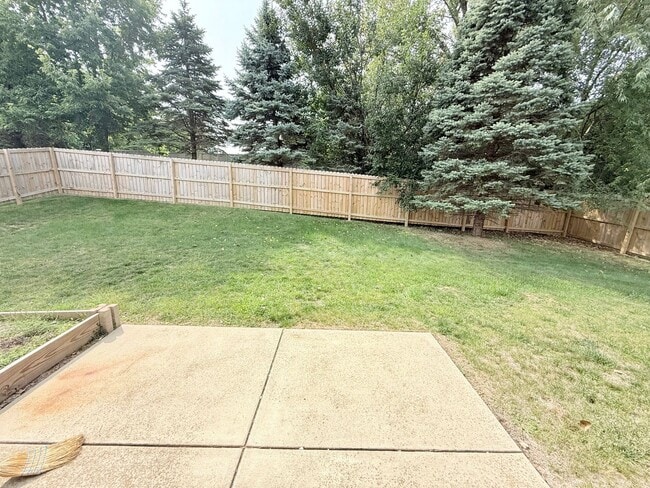 Building Photo - Incredible 4 bedroom house in Fox Creek!