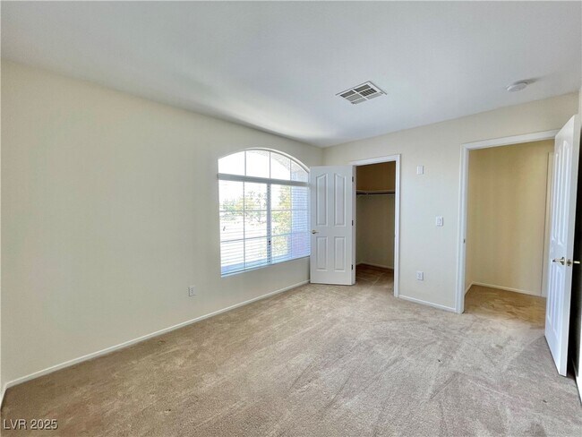 Building Photo - 20 Staghorn St