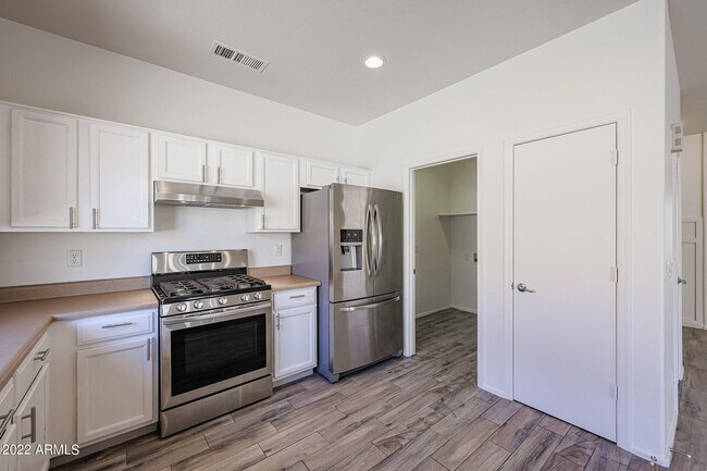 Building Photo - 16848 W Cottonwood St