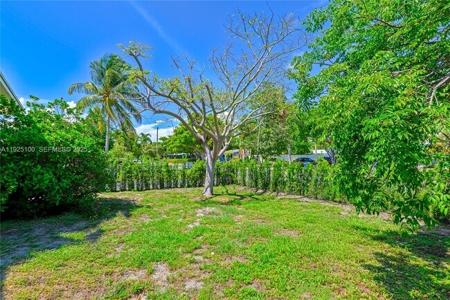 Building Photo - 1204 NE 7th St