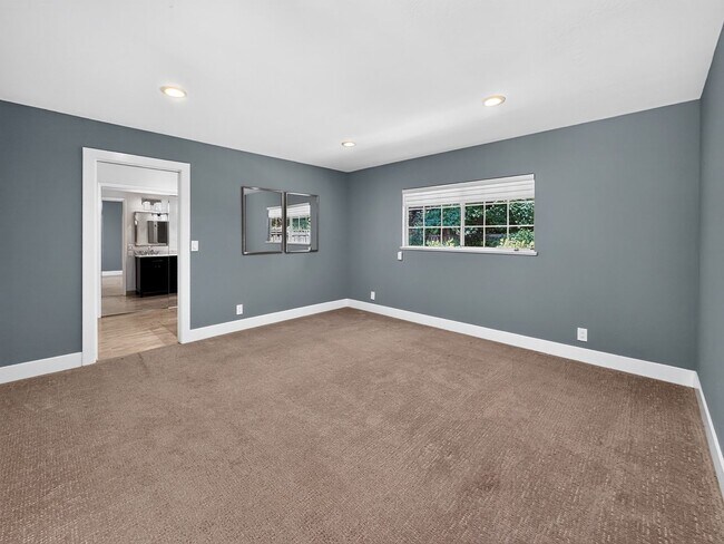 Building Photo - Gorgeous 4 Bedroom PLUS Spacious Bonus Room with Pool in Desired Alamo Neighborhood Available Now!