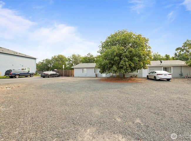 Building Photo - Ruth Duplex Unit A