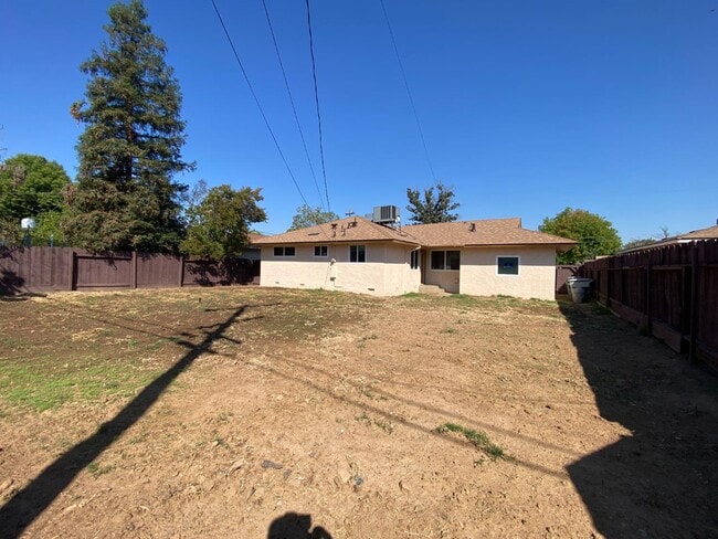 Building Photo - 1545 W Sussex Way