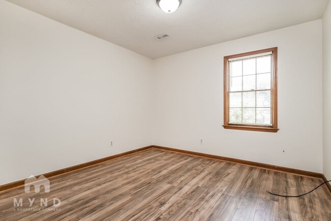 Building Photo - 608 Creekwood Ct SE