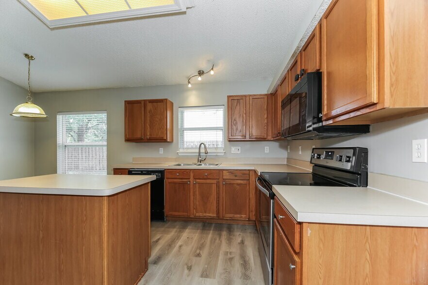 Building Photo - 12630 Richfield Blvd