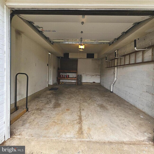 Building Photo - 4430 Airlie Way